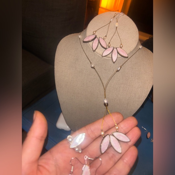 ARTISAN Hand Crafted Pink Acrylic and White Pearl Set Necklace Ring 2 Earrings - Picture 4 of 8